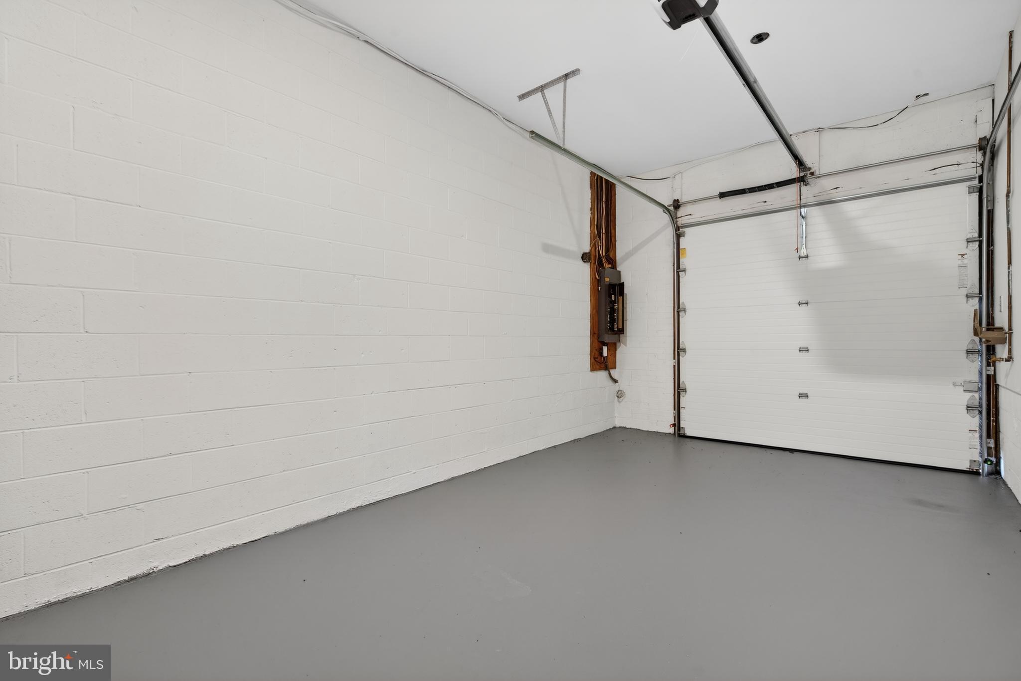 306 9th Street Southeast Washington, DC 20003 - Photo 7 of 50 a view of a small room