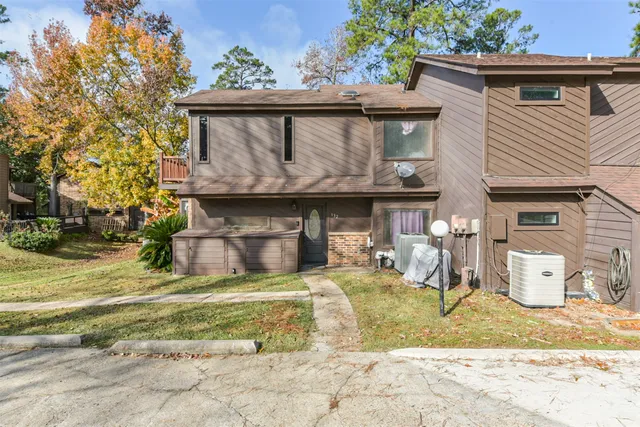 $224,500 | 200 Fountain Lake West, Unit 132, Livingston, TX 77351