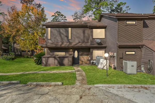 a view of a back yard of the house