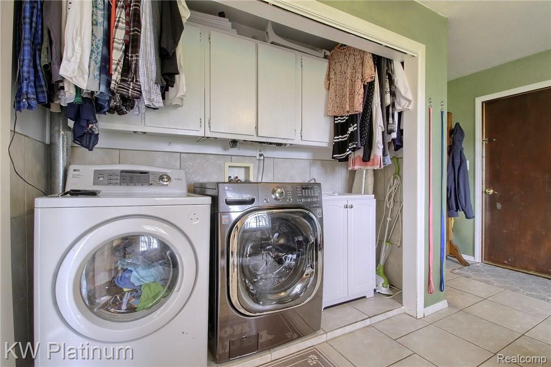 53565 County Line Road New Baltimore, MI 48047 - Photo 20 of 35 Laundry_Room.jpg