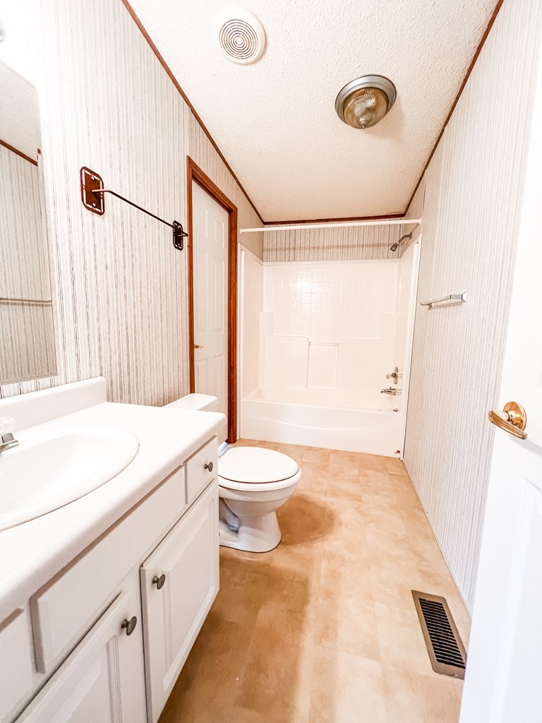 725 Hulon Ferrell Road Baxter, TN 38544 - Photo 24 of 31 a bath room with a toilet a sink and a shower