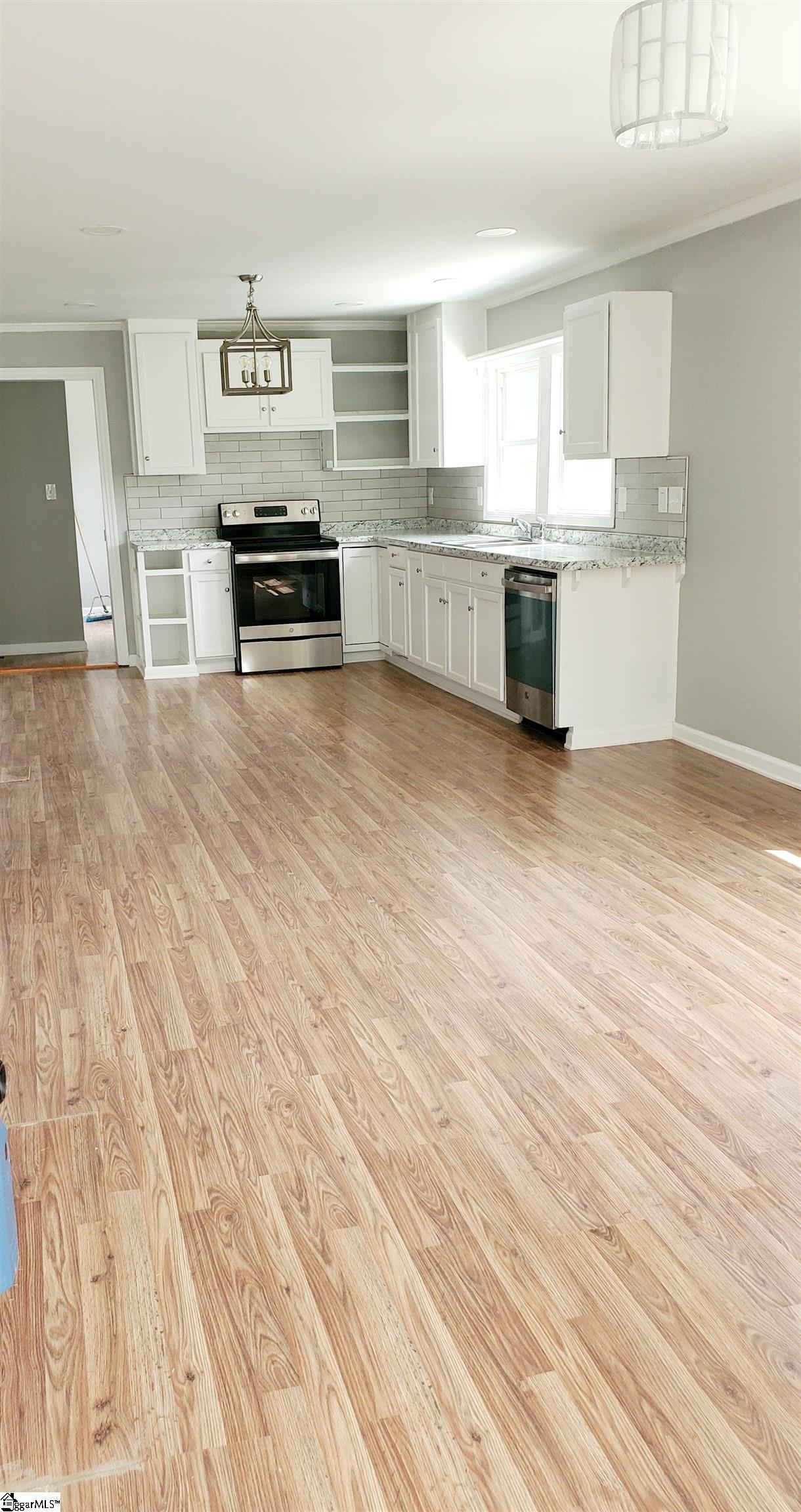 118 Spring Street Greer, SC 29650 - Photo 5 of 12 Gallery Image 5