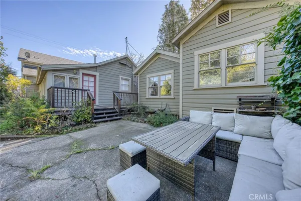 a view of a house with a yard and plants
