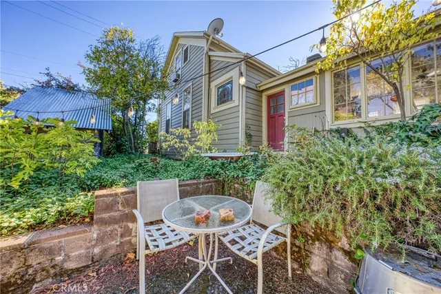 a picture of city view