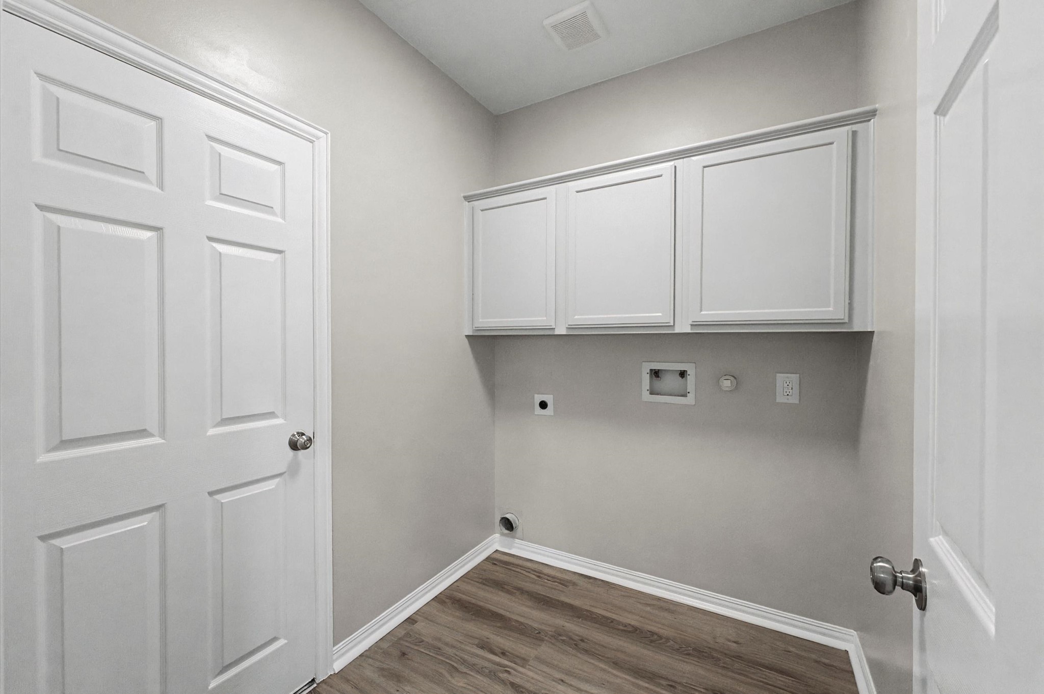 15442 Bay Tree Landing Cypress, TX 77429 - Photo 21 of 46 downstairs utility room