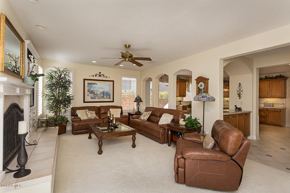 210 Knoll Ridge Road Simi Valley, CA 93065 - Photo 18 of 46 a living room with furniture