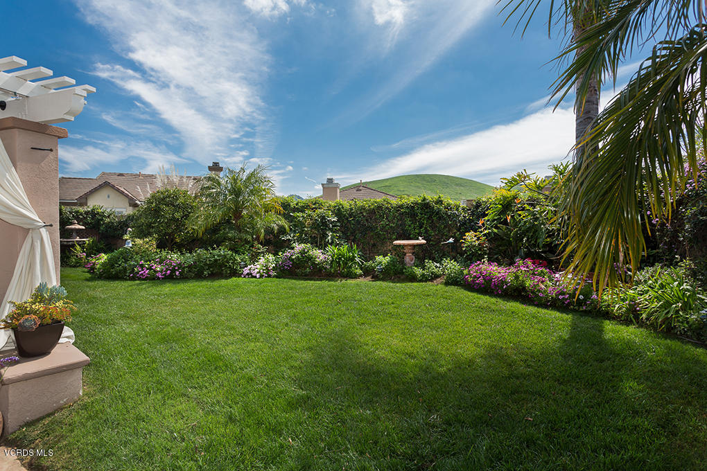 210 Knoll Ridge Road Simi Valley, CA 93065 - Photo 31 of 46 a view of a garden