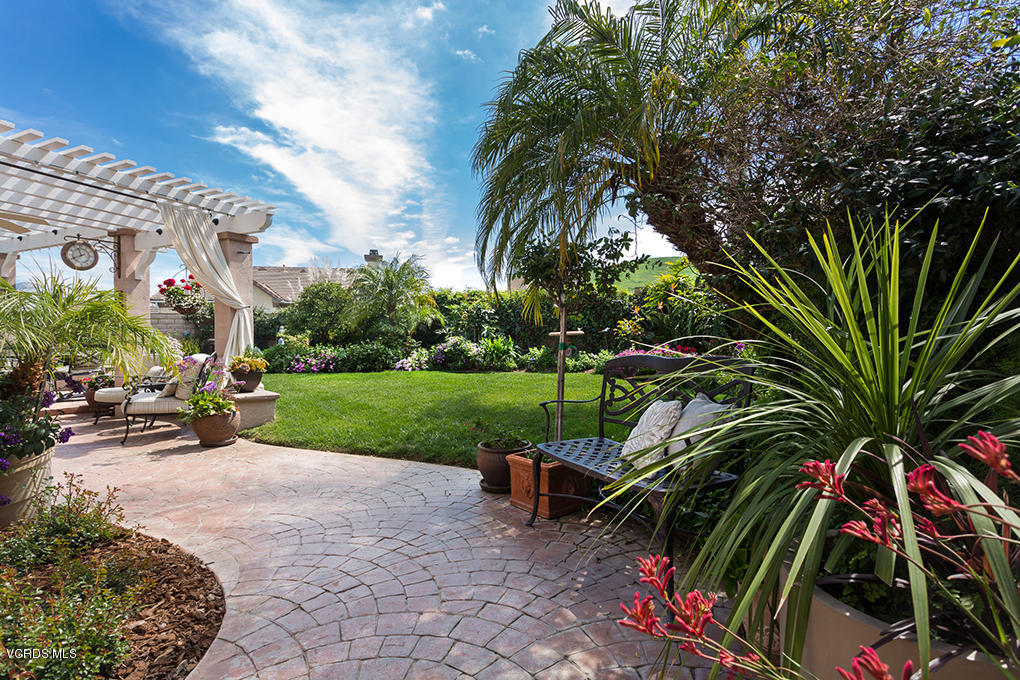 210 Knoll Ridge Road Simi Valley, CA 93065 - Photo 33 of 46 a view of a patio with a table and chairs under an umbrella