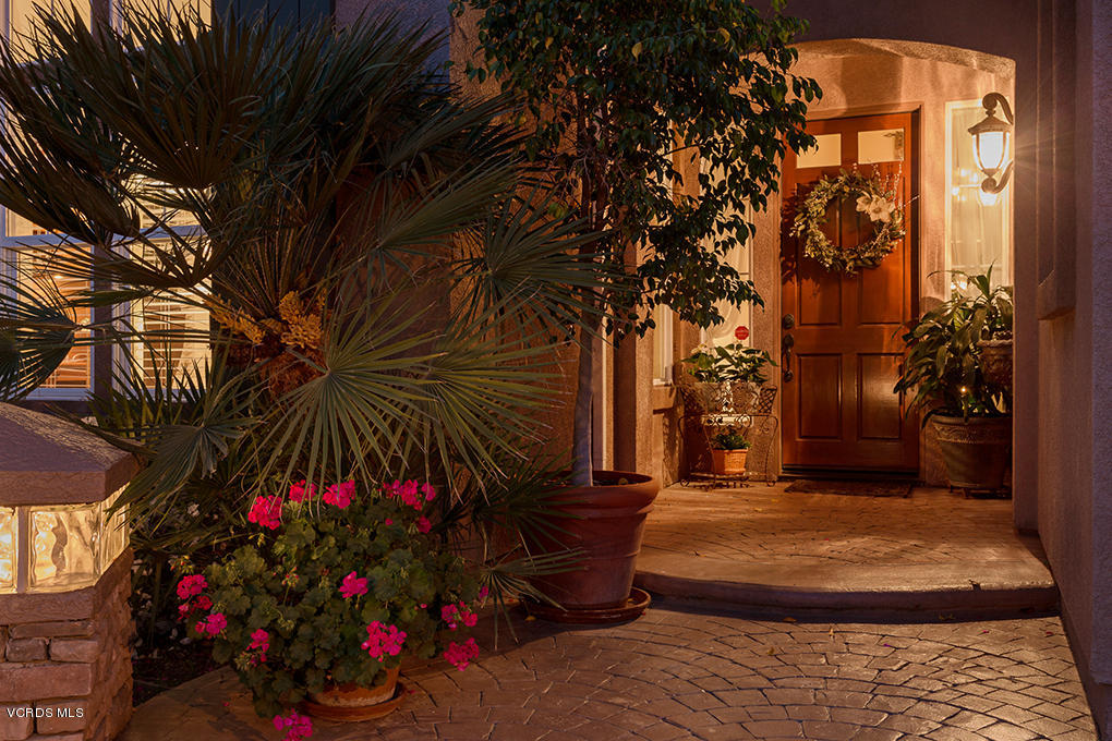 210 Knoll Ridge Road Simi Valley, CA 93065 - Photo 5 of 46 a front view of a house with a yard