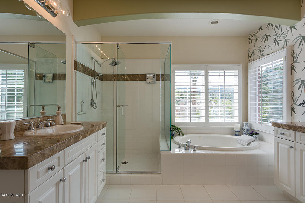 210 Knoll Ridge Road Simi Valley, CA 93065 - Photo 41 of 46 a spacious bathroom with sink shower and a bathtub