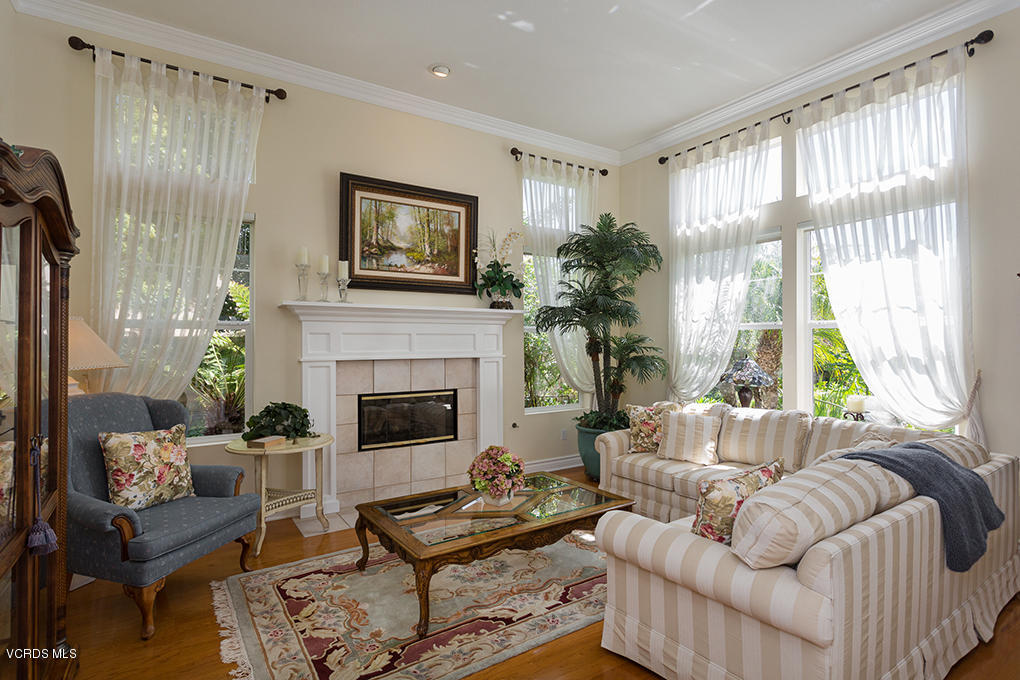 210 Knoll Ridge Road Simi Valley, CA 93065 - Photo 7 of 46 a living room with furniture and a fireplace