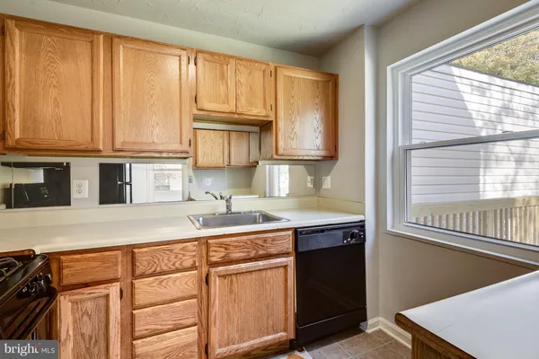 $2,800 | 2324 Riverview Terrace, Alexandria, VA 22303