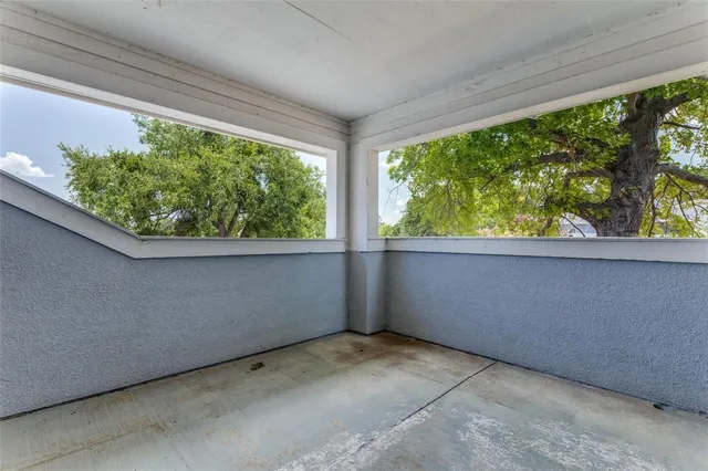 a view of outdoor space and garden view