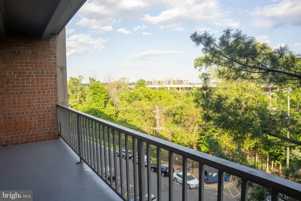 $1,850 | 5801 Quantrell Avenue, Unit 306, Alexandria, VA 22312