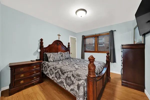 $354,900 | 6628 West 63rd Place, Chicago, IL 60638
