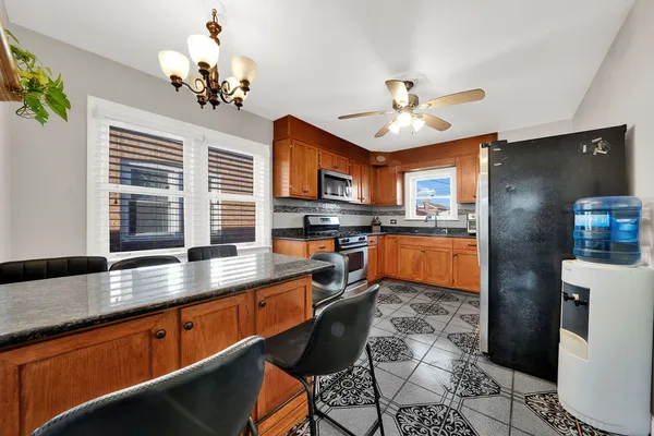 $354,900 | 6628 West 63rd Place, Chicago, IL 60638