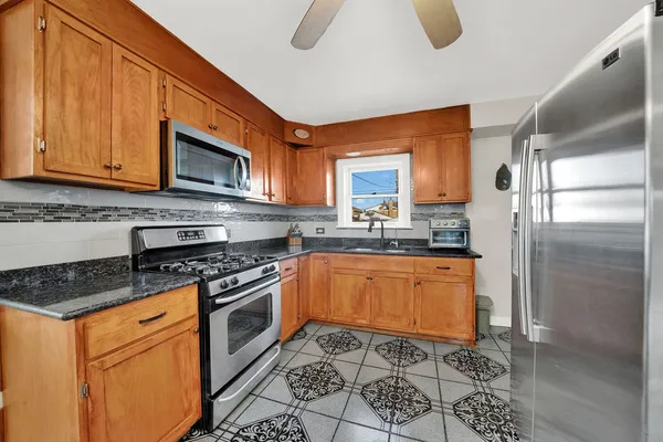 $354,900 | 6628 West 63rd Place, Chicago, IL 60638