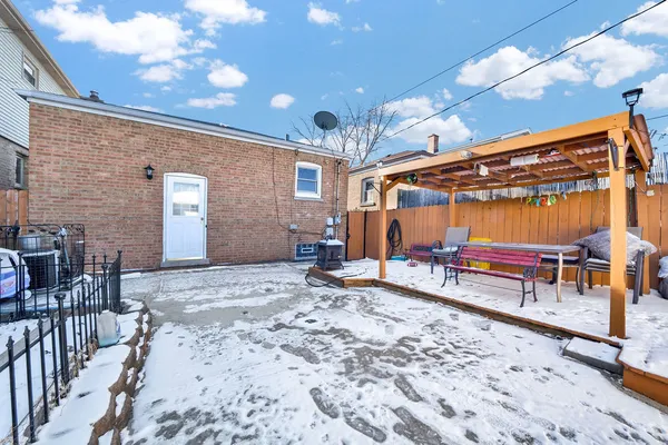 $354,900 | 6628 West 63rd Place, Chicago, IL 60638