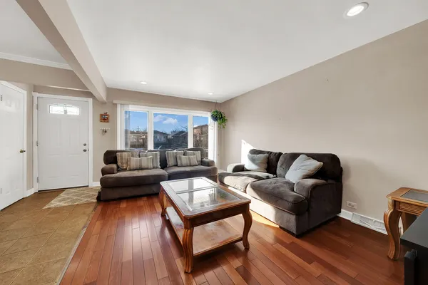 $354,900 | 6628 West 63rd Place, Chicago, IL 60638