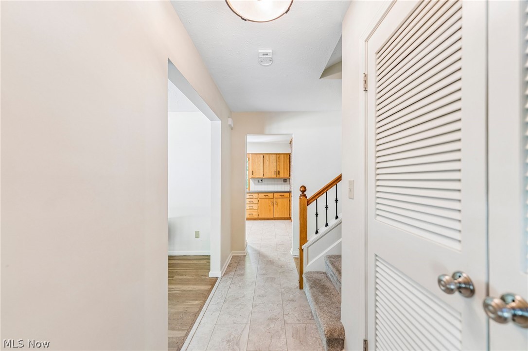 865 Old Spring Road Akron, OH 44321 - Photo 4 of 46