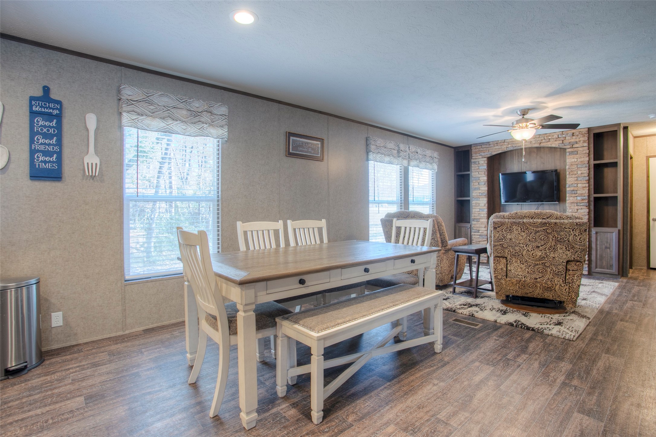 277 Rio Grande Drive Trinity, TX 75862 - Photo 5 of 50 a living room with furniture and a flat screen tv