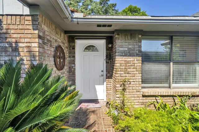 $339,900 | 421 Waterway Lane, Fort Walton Beach, FL 32547