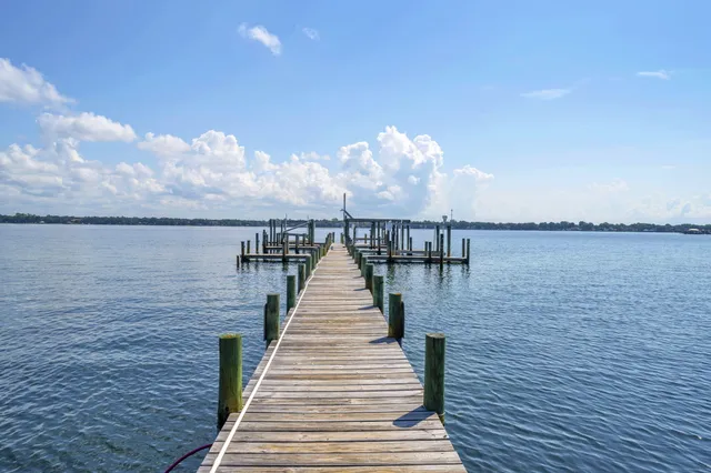 $339,900 | 421 Waterway Lane, Fort Walton Beach, FL 32547