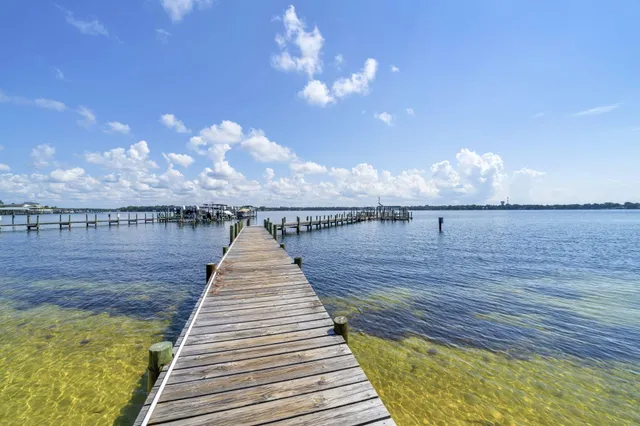 $339,900 | 421 Waterway Lane, Fort Walton Beach, FL 32547