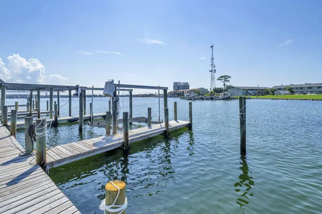$339,900 | 421 Waterway Lane, Fort Walton Beach, FL 32547