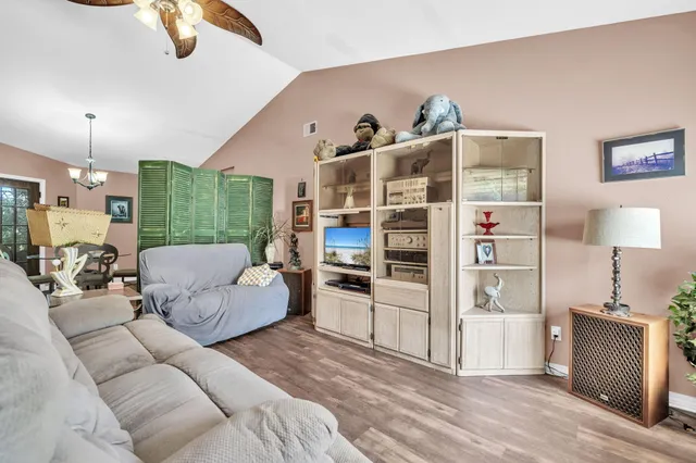 $339,900 | 421 Waterway Lane, Fort Walton Beach, FL 32547