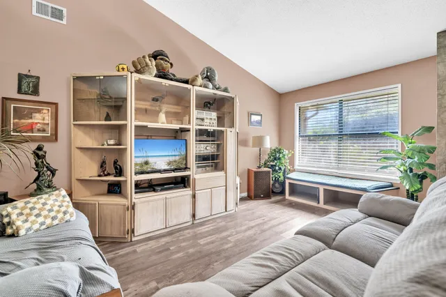 $339,900 | 421 Waterway Lane, Fort Walton Beach, FL 32547