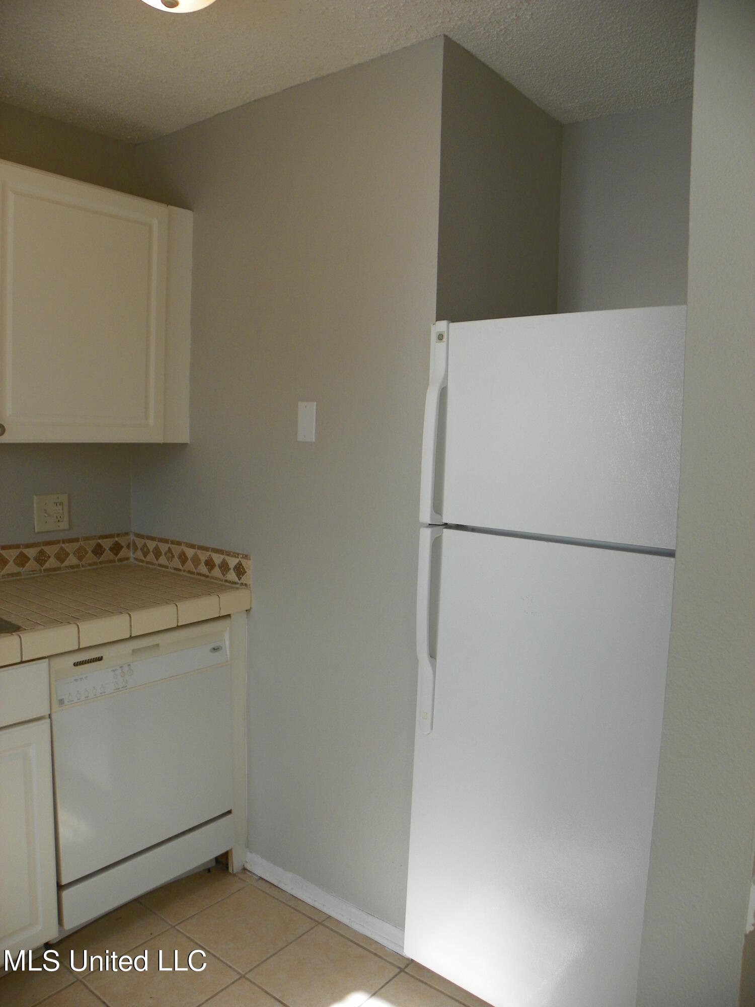 431 Bechtel Boulevard, Unit 3 Ocean Springs, MS 39564 - Photo 5 of 11 Kitchen