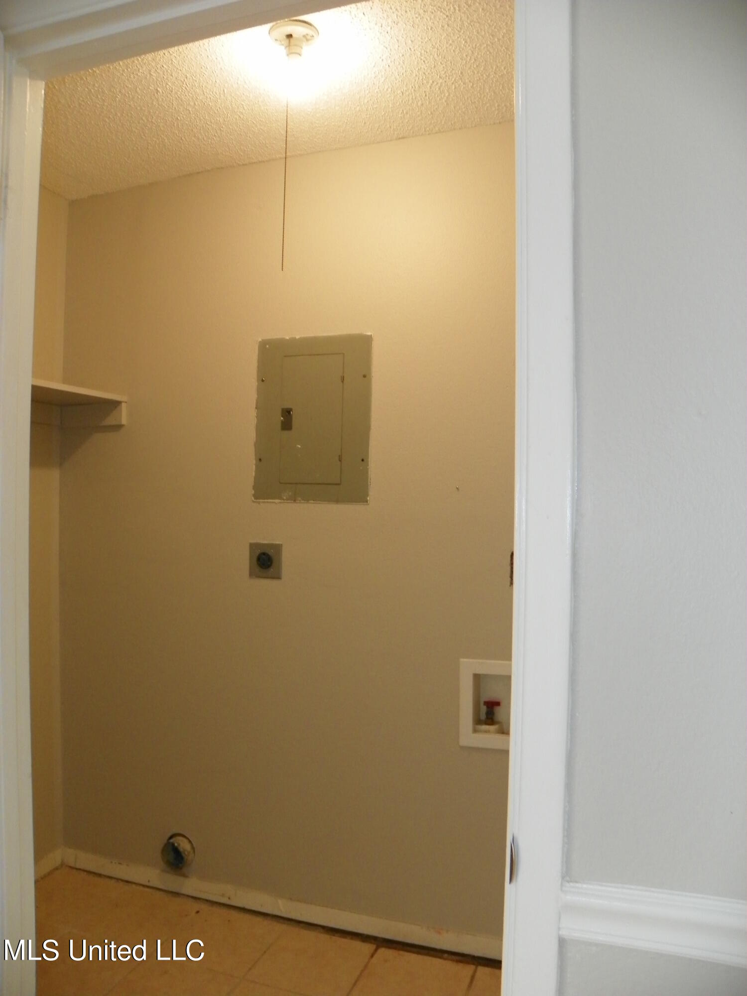 431 Bechtel Boulevard, Unit 3 Ocean Springs, MS 39564 - Photo 6 of 11 Laundry Rm