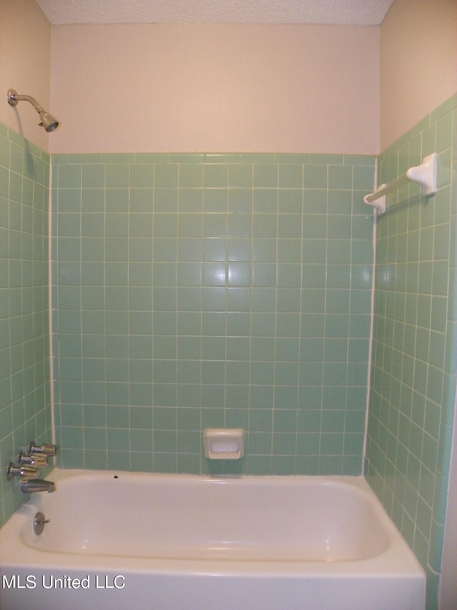 431 Bechtel Boulevard, Unit 3 Ocean Springs, MS 39564 - Photo 7 of 11 Hall bath-shower