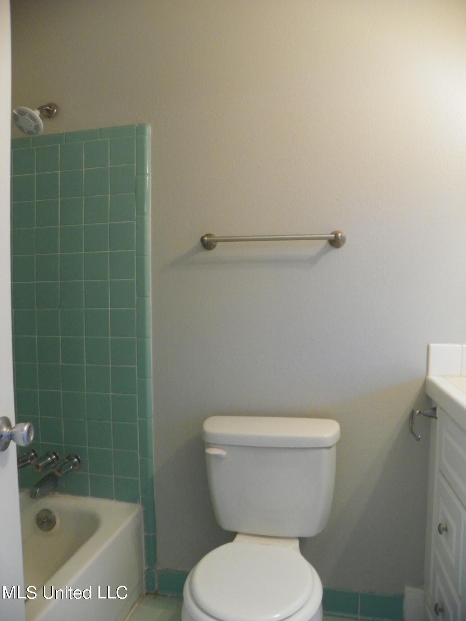 431 Bechtel Boulevard, Unit 3 Ocean Springs, MS 39564 - Photo 10 of 11 Master Shower