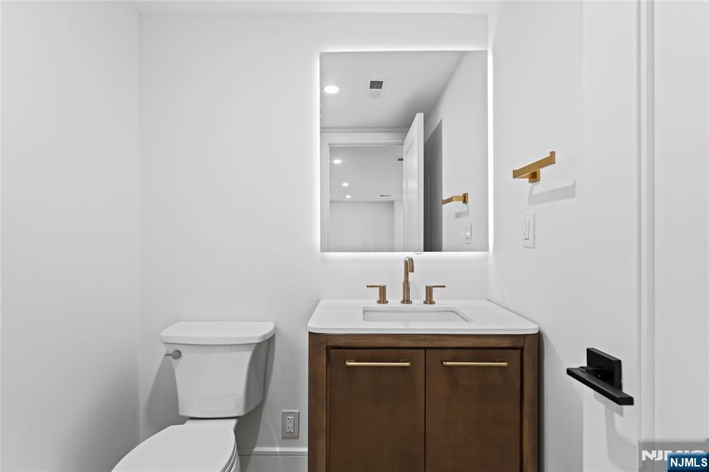 215 Kensington Road River Edge, NJ 07661 - Photo 34 of 37 a bathroom with a toilet sink and mirror