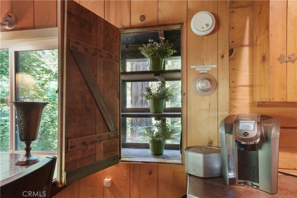 825 Cottage Grove Road Lake Arrowhead, CA 92352 - Photo 15 of 25 a view of a interior of the house