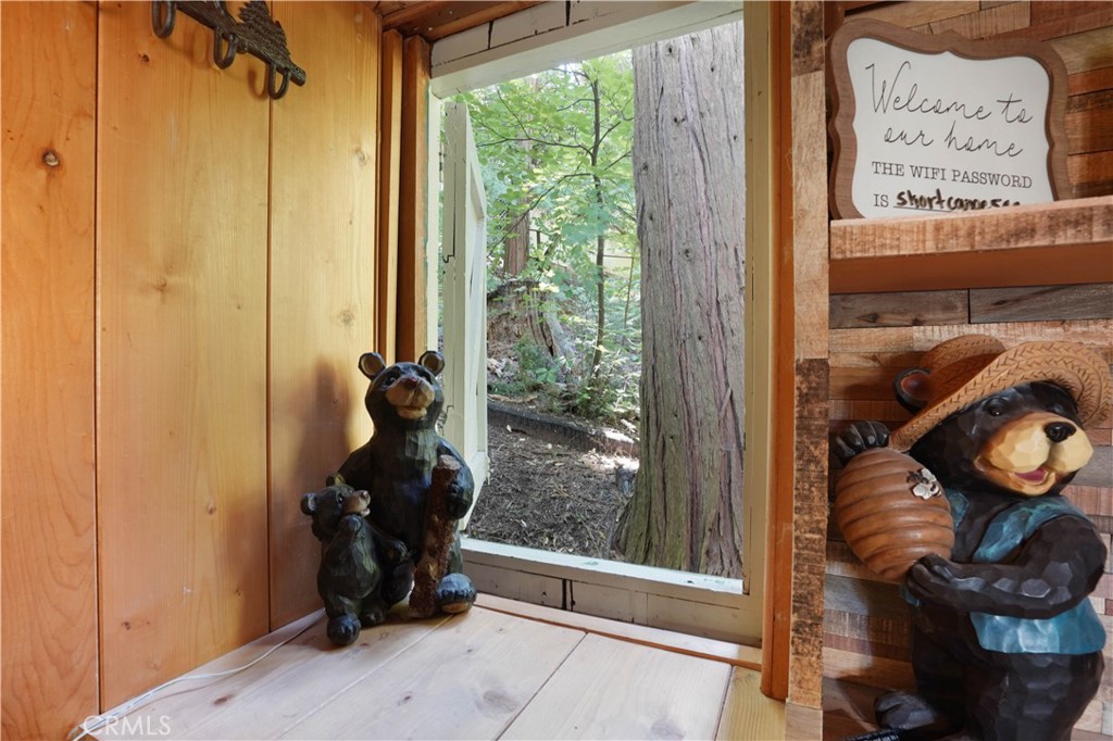 825 Cottage Grove Road Lake Arrowhead, CA 92352 - Photo 22 of 25 a view of a entryway