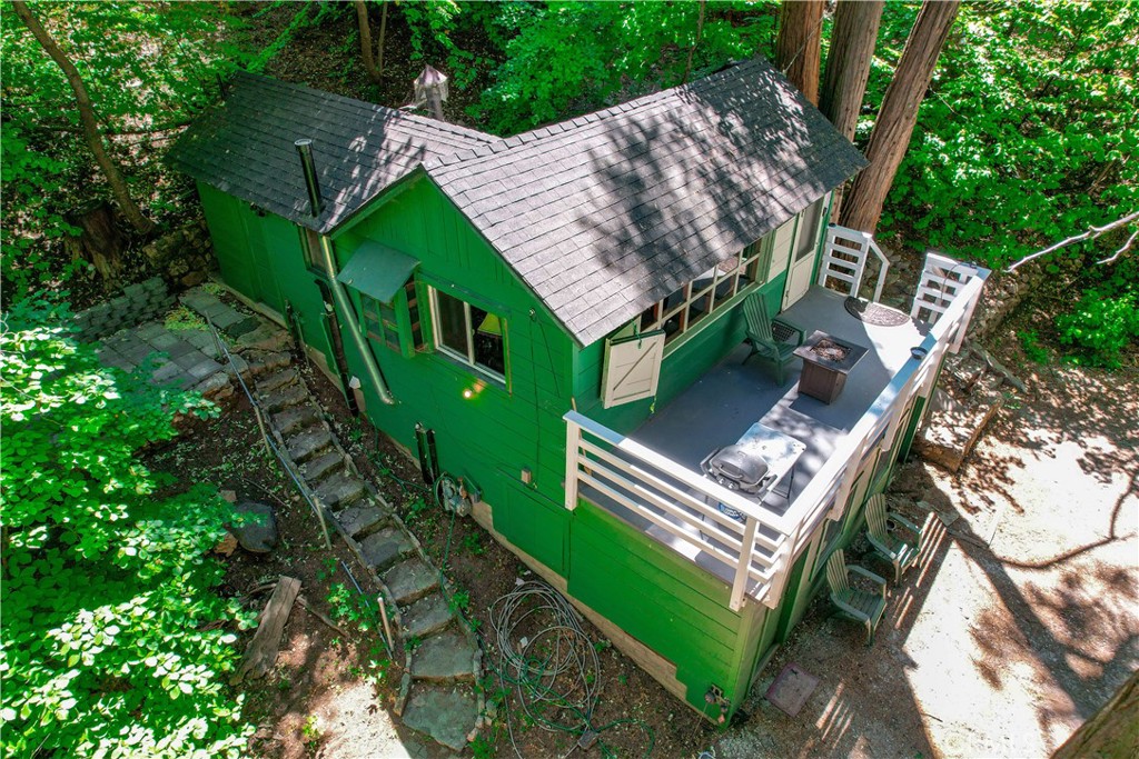 825 Cottage Grove Road Lake Arrowhead, CA 92352 - Photo 3 of 25 aerial view of a house with a yard