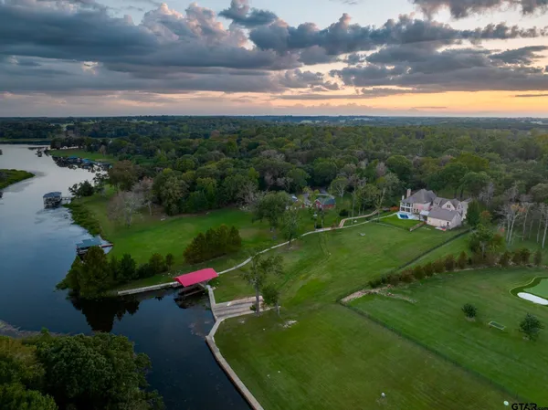 $1,750,000 | 2001 Rose Pointe, Athens, TX 75752