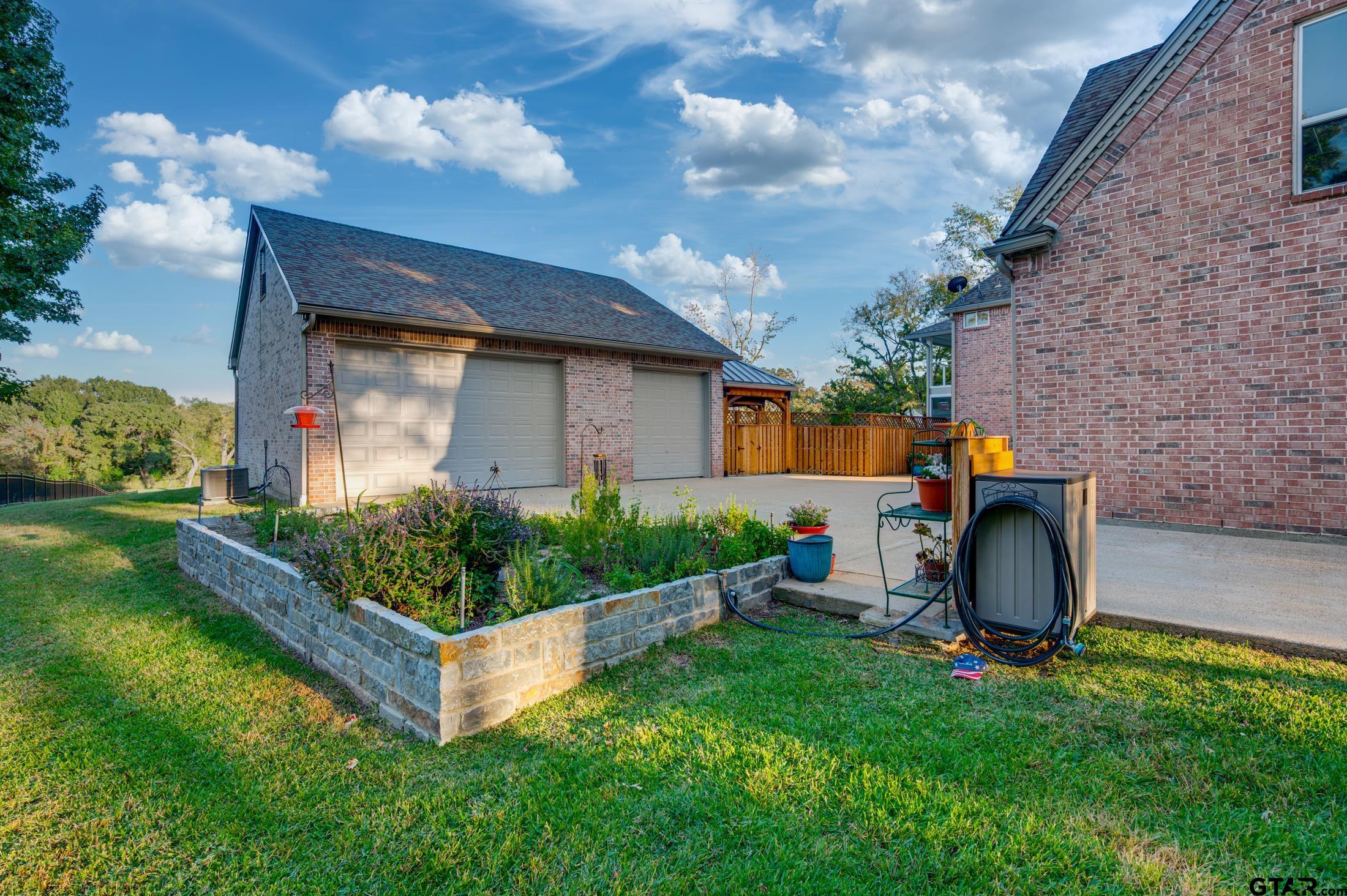 2001 Rose Pointe Athens, TX 75752 - Photo 36 of 48