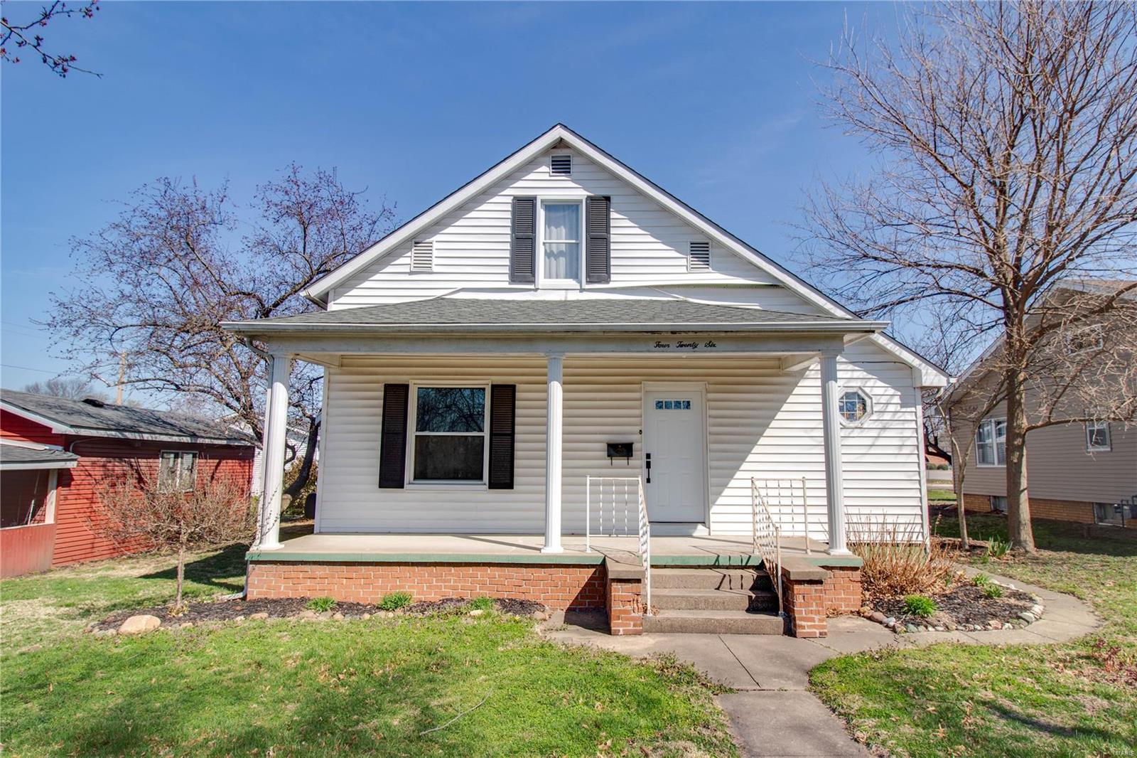 426 Pine Carrollton, IL 62016 - Photo 1 of 29