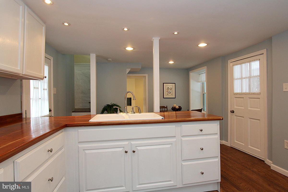 6705 Manor Woods Road Frederick, MD 21703 - Photo 8 of 28 Kitchen
