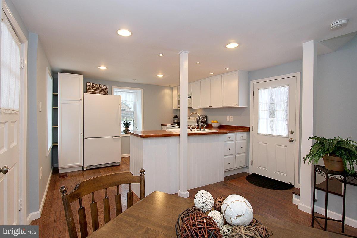 6705 Manor Woods Road Frederick, MD 21703 - Photo 9 of 28 Kitchen