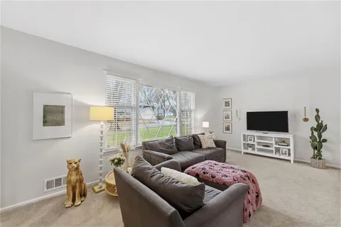 $479,000 | 10505 Belinder Road, Leawood, KS 66206