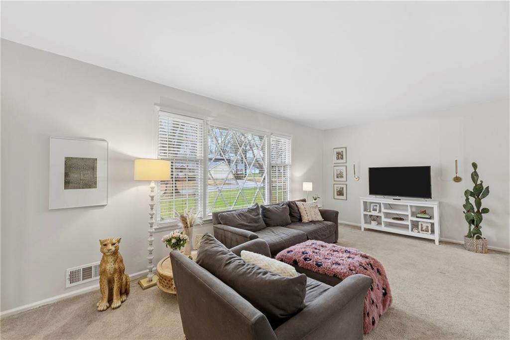 10505 Belinder Road Leawood, KS 66206 - Photo 4 of 31