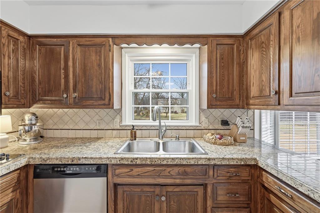 10505 Belinder Road Leawood, KS 66206 - Photo 7 of 31