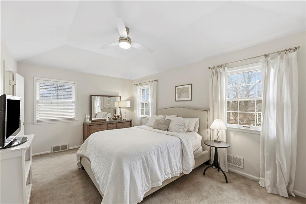 10505 Belinder Road Leawood, KS 66206 - Photo 9 of 31