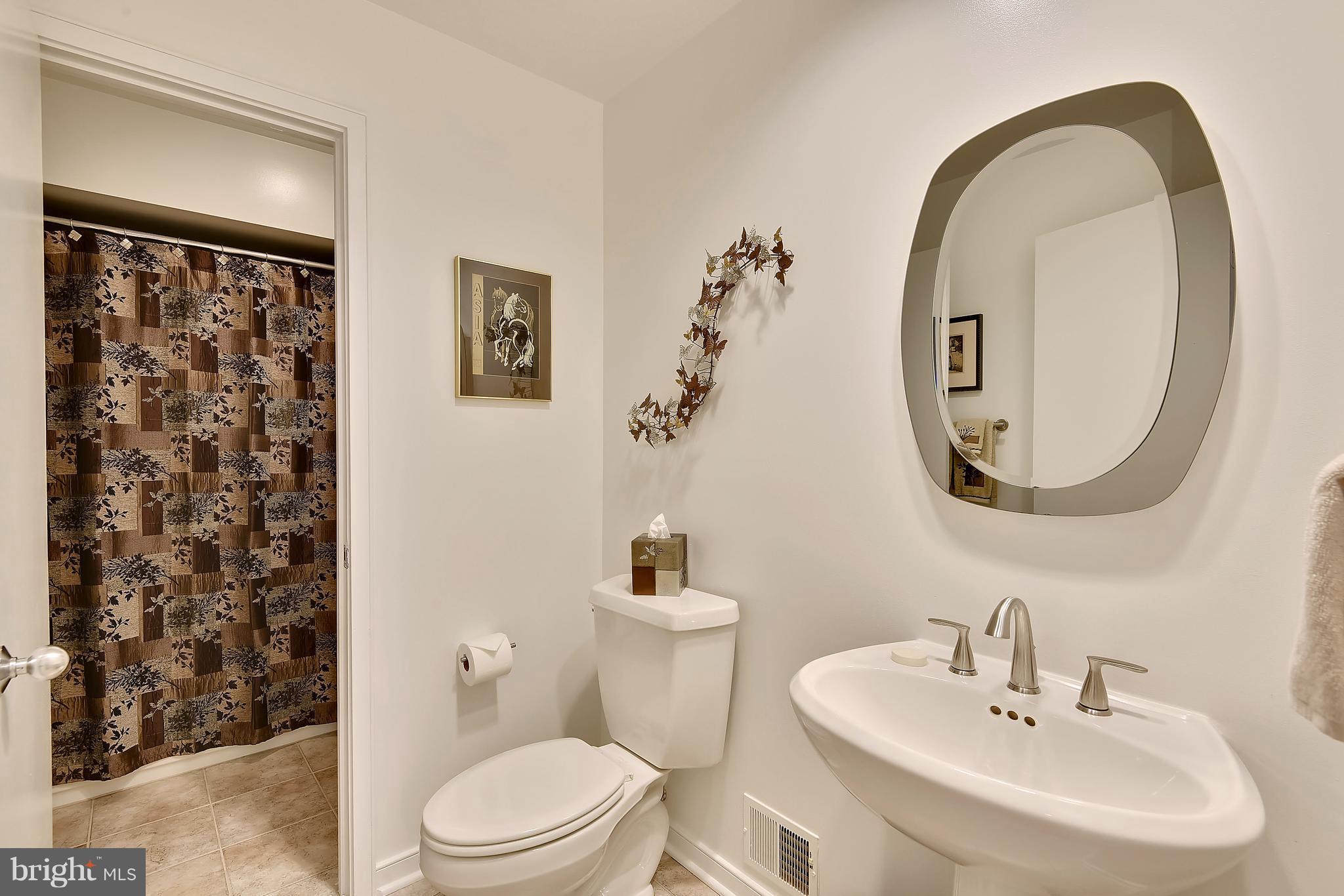 1486 Waterfront Road Reston, VA 20194 - Photo 13 of 30 Main Level Compartmentalized Bath