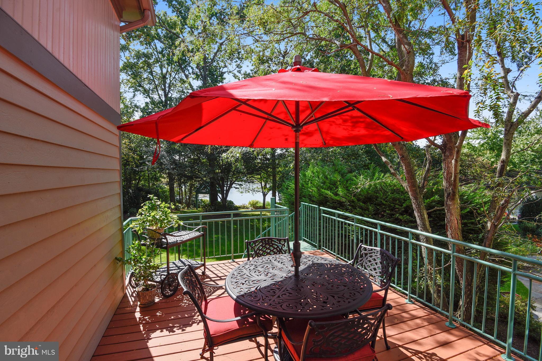 1486 Waterfront Road Reston, VA 20194 - Photo 9 of 30 Deck accessed from LR & Kitchen